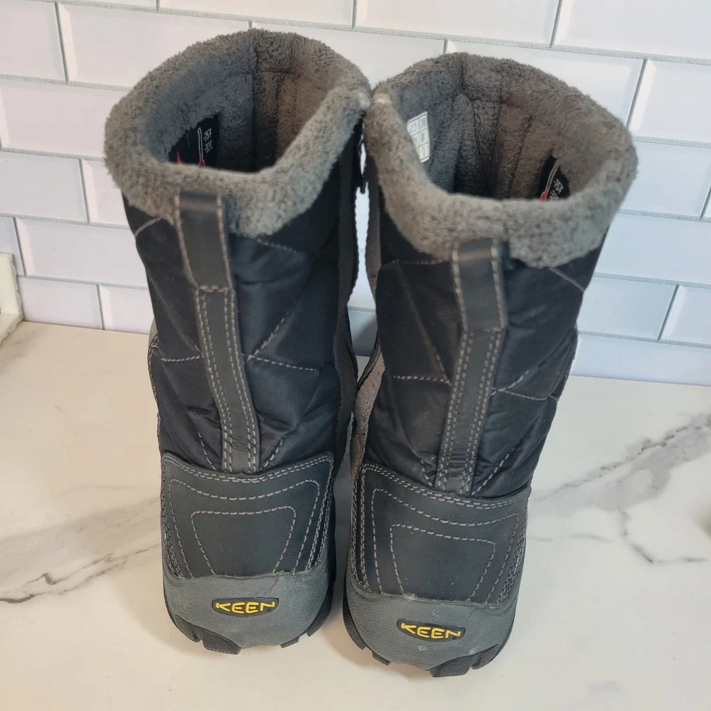 Keen Womens Betty Size 8.5 Waterproof Snow Boots Black Gray Quilted Lined